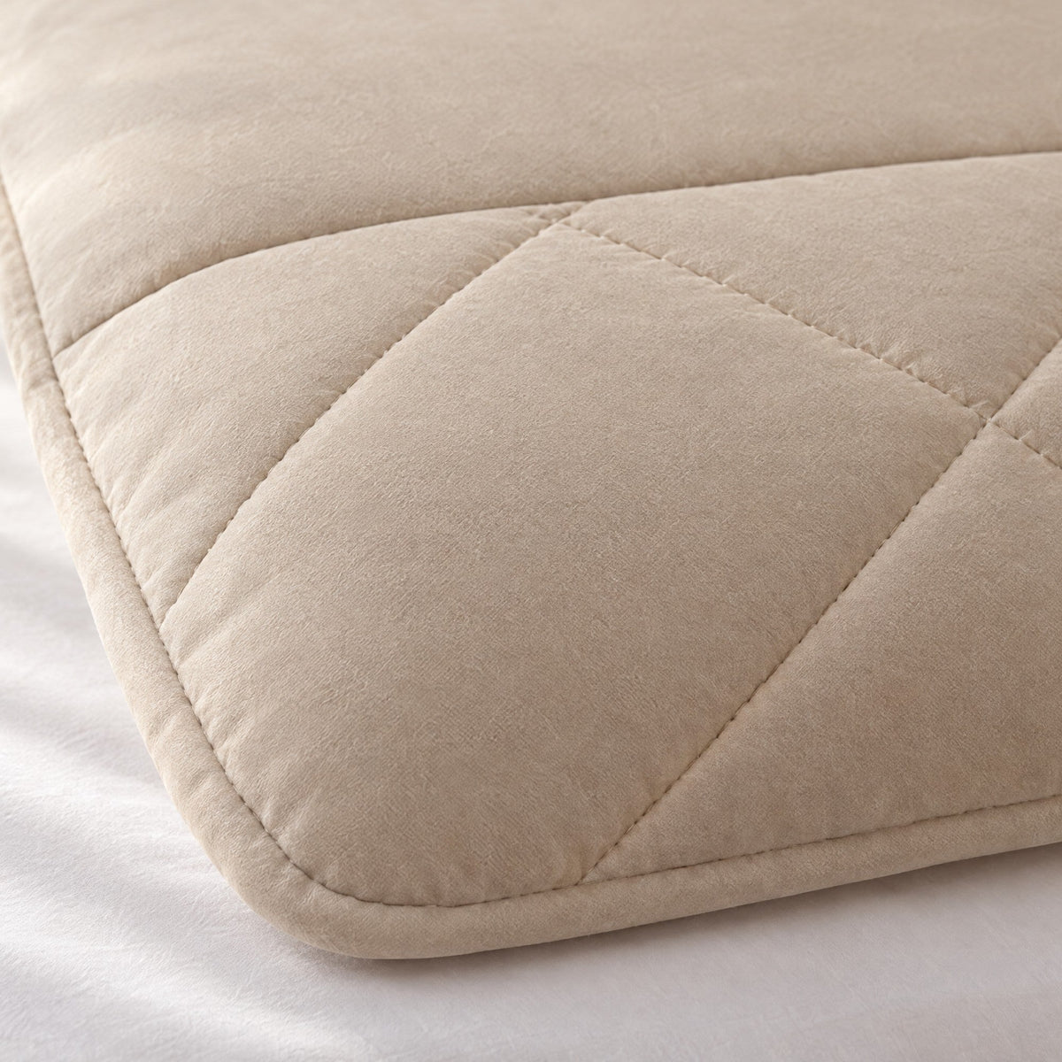 Close-up of the diamond quilting and bound edge of the Duvenna Coverless Duvet in Cream Image